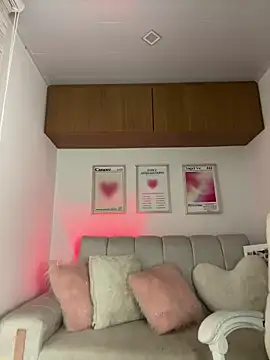 Snapshot of maddy_bronw_ chatting on April 21, 2:51 am maddy bronw online show from April 21, 2:51 am