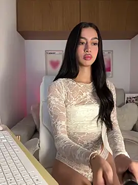 Snapshot of maddy_bronw_ chatting on May 11, 10:18 pm maddy bronw online show from May 11, 10:18 pm