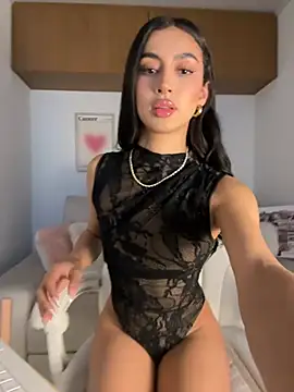 Snapshot of maddy_bronw_ chatting on May 15, 10:39 pm maddy bronw online show from May 15, 10:39 pm