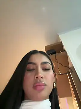 Snapshot of maddy_bronw_ chatting on May 19, 1:56 am maddy bronw online show from May 19, 1:56 am