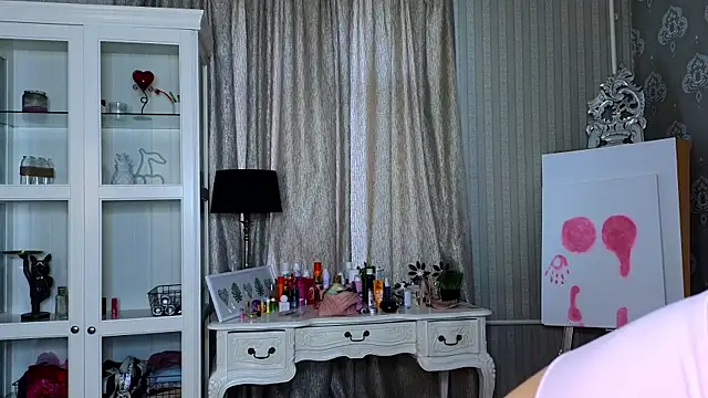 AnneFoxy online show from November 8, 7:30 am