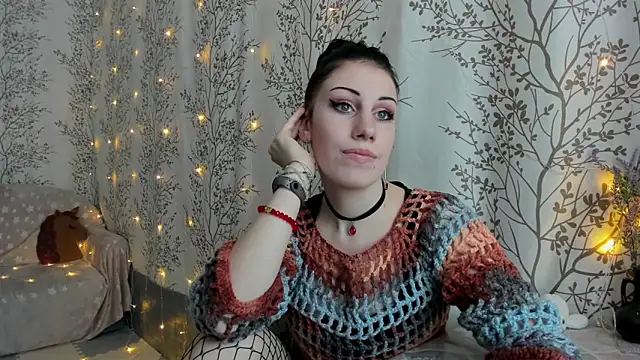 Snapshot of Mary0Lou chatting on December 8, 6:22 am Mary0Lou online show from December 8, 6:22 am