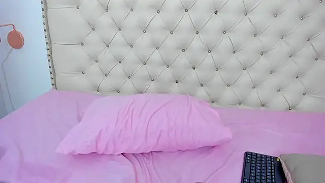 Kim Eli online show from December 29, 7:43 pm