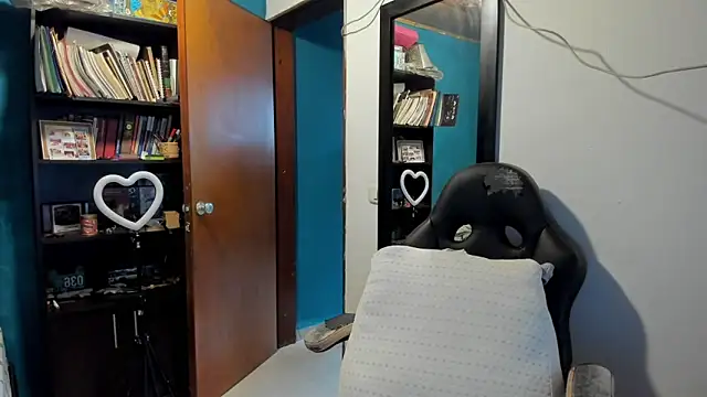 peanut tangerine online show from November 9, 7:01 pm