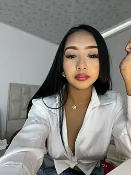 SOPHIACANDY19  online show from June 7, 10:35 pm
