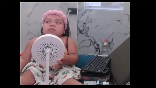 Snapshot of Michelle_Brooks chatting on October 19, 5:08 am Michelle Brooks online show from October 19, 5:08 am