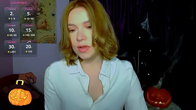 Snapshot of TaylorBre chatting on November 2, 6:38 am TaylorBre online show from November 2, 6:38 am