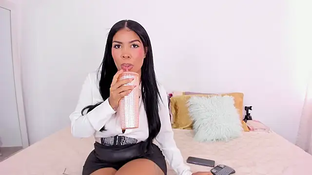 NickyBrown  online show from February 8, 1:44 pm