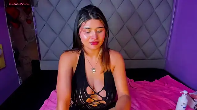 venusowen  online show from February 28, 4:42 pm