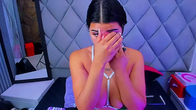 venusowen  online show from December 21, 11:50 am