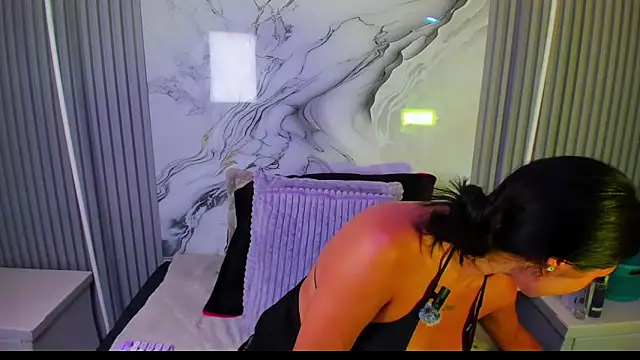 venusowen  online show from March 7, 2:03 pm