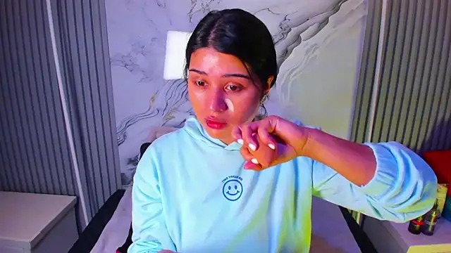 venusowen  online show from March 27, 1:00 pm