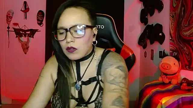 Snapshot of LilithSharon chatting on June 1, 7:15 pm LilithSharon online show from June 1, 7:15 pm