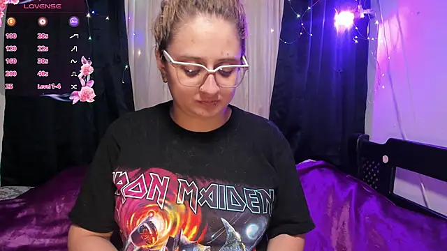 AnnieBigBoobs online show from March 16, 12:12 am