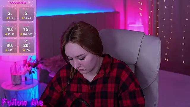 Snapshot of LovelyBell chatting on March 4, 6:58 am LovelyBell online show from March 4, 6:58 am