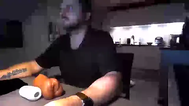 Snapshot of jensen38 chatting on March 5, 9:04 pm jensen38 online show from March 5, 9:04 pm