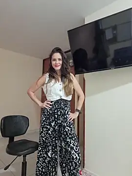 Snapshot of Hanny_24 chatting on February 4, 8:25 pm Hanny 24 online show from February 4, 8:25 pm