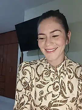 Snapshot of Hanny_24 chatting on July 11, 11:28 pm Hanny 24 online show from July 11, 11:28 pm