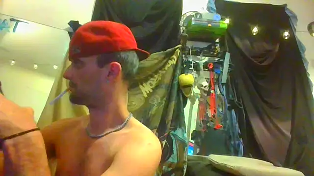 Snapshot of slinginbigD chatting on January 7, 12:34 am slinginbigD online show from January 7, 12:34 am