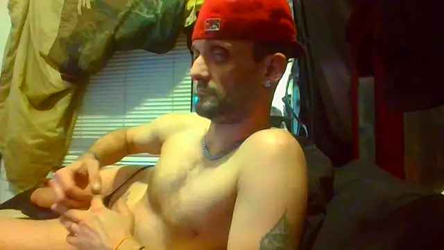 Snapshot of slinginbigD chatting on January 7, 11:35 pm slinginbigD online show from January 7, 11:35 pm