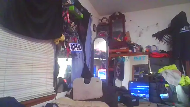 Snapshot of slinginbigD chatting on February 5, 10:51 am slinginbigD online show from February 5, 10:51 am