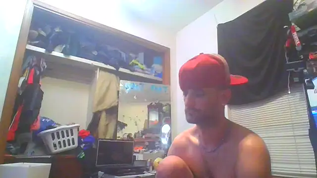 Snapshot of slinginbigD chatting on February 6, 12:37 pm slinginbigD online show from February 6, 12:37 pm