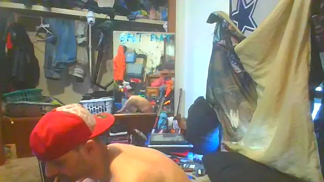 Snapshot of slinginbigD chatting on February 16, 11:16 pm slinginbigD online show from February 16, 11:16 pm