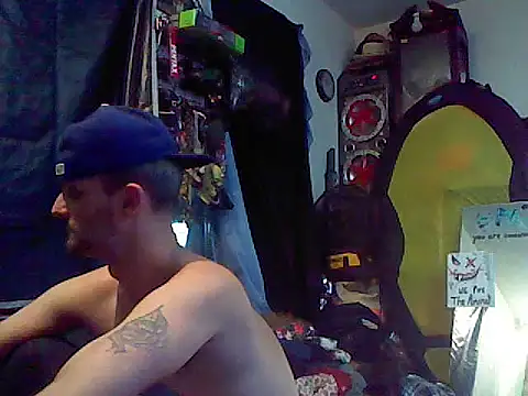 Snapshot of slinginbigD chatting on March 7, 3:40 am slinginbigD online show from March 7, 3:40 am