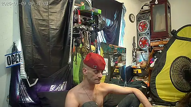 Snapshot of slinginbigD chatting on March 9, 3:38 pm slinginbigD online show from March 9, 3:38 pm