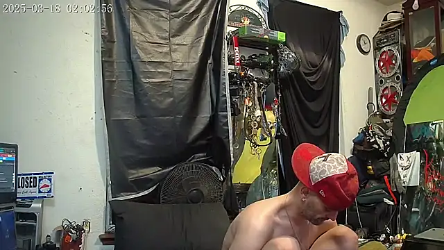 Snapshot of slinginbigD chatting on March 18, 8:03 am slinginbigD online show from March 18, 8:03 am