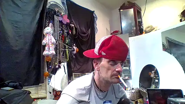 Snapshot of slinginbigD chatting on September 27, 7:13 am slinginbigD online show from September 27, 7:13 am