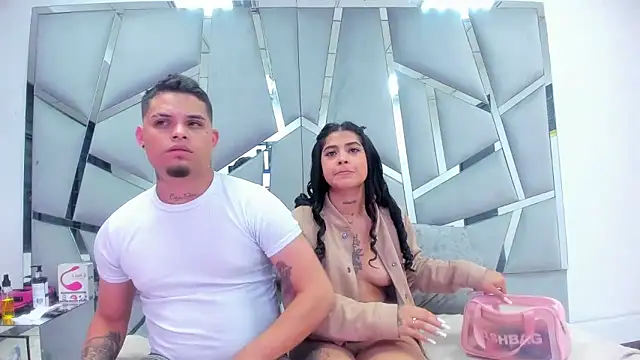 Snapshot of MelissaAndZeuss chatting on December 2, 8:09 am MelissaAndZeuss online show from December 2, 8:09 am