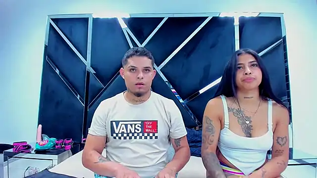 Snapshot of MelissaAndZeuss chatting on December 17, 4:45 am MelissaAndZeuss online show from December 17, 4:45 am