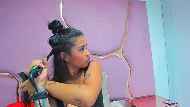 Snapshot of MelissaAndZeuss chatting on January 9, 5:23 am MelissaAndZeuss online show from January 9, 5:23 am