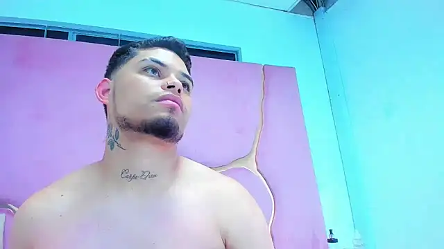 Snapshot of MelissaAndZeuss chatting on January 17, 8:24 am MelissaAndZeuss online show from January 17, 8:24 am