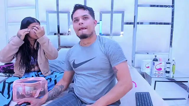 Snapshot of MelissaAndZeuss chatting on January 28, 5:00 am MelissaAndZeuss online show from January 28, 5:00 am