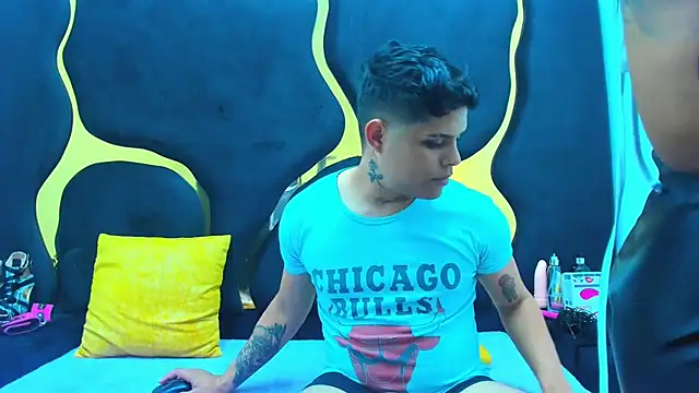 Snapshot of MelissaAndZeuss chatting on March 12, 3:13 am MelissaAndZeuss online show from March 12, 3:13 am