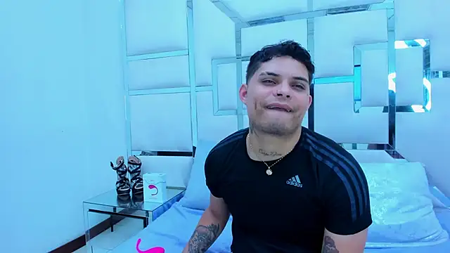 Snapshot of MelissaAndZeuss chatting on March 22, 3:52 am MelissaAndZeuss online show from March 22, 3:52 am