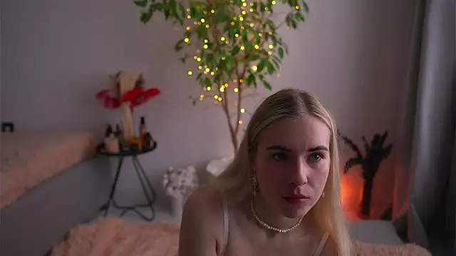 lorrie love story online show from September 14, 9:19 am