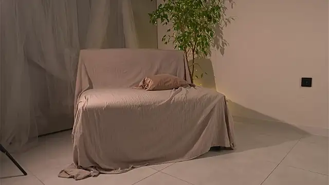 lorrie love story online show from November 25, 9:31 am