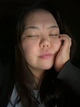 Snapshot of lunamas chatting on April 1, 12:11 am lunamas online show from April 1, 12:11 am