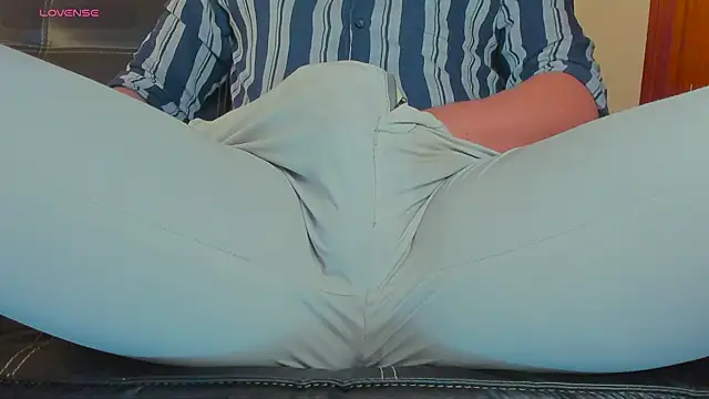 MrLonely02 online show from December 14, 9:45 pm