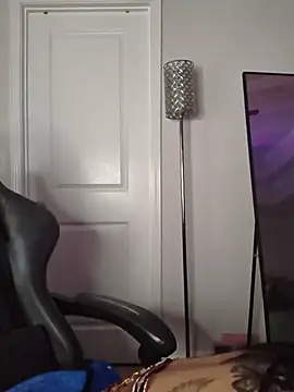 butterflybootyy online show from June 15, 8:27 am