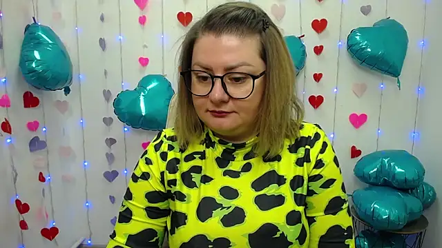 ZannaDreil online show from February 6, 7:07 pm