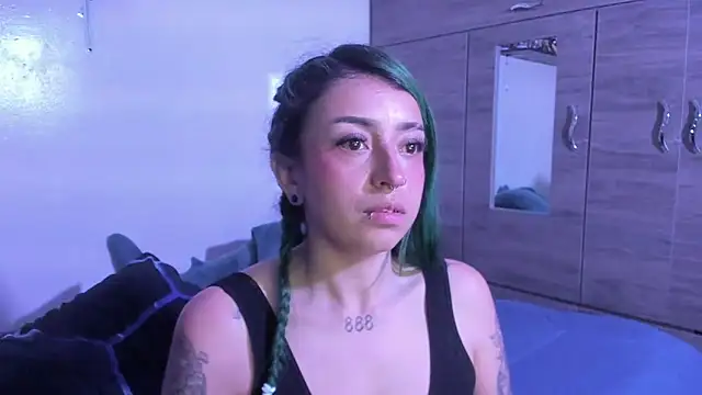 Snapshot of turolita_ chatting on May 21, 2:29 am turolita online show from May 21, 2:29 am