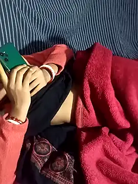 Snapshot of Indcople28 chatting on December 9, 7:29 pm Indcople28 online show from December 9, 7:29 pm