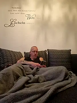 Snapshot of Maiki82 chatting on January 10, 8:40 am Maiki82 online show from January 10, 8:40 am