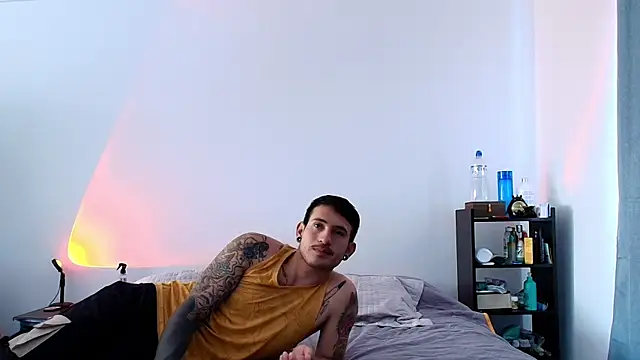 Snapshot of anika_lowen02 chatting on December 10, 3:44 pm anika lowen02 online show from December 10, 3:44 pm