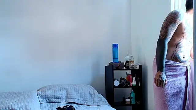 Snapshot of anika_lowen02 chatting on December 13, 4:38 pm anika lowen02 online show from December 13, 4:38 pm