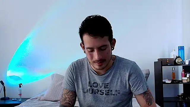 Snapshot of anika_lowen02 chatting on December 18, 9:08 pm anika lowen02 online show from December 18, 9:08 pm